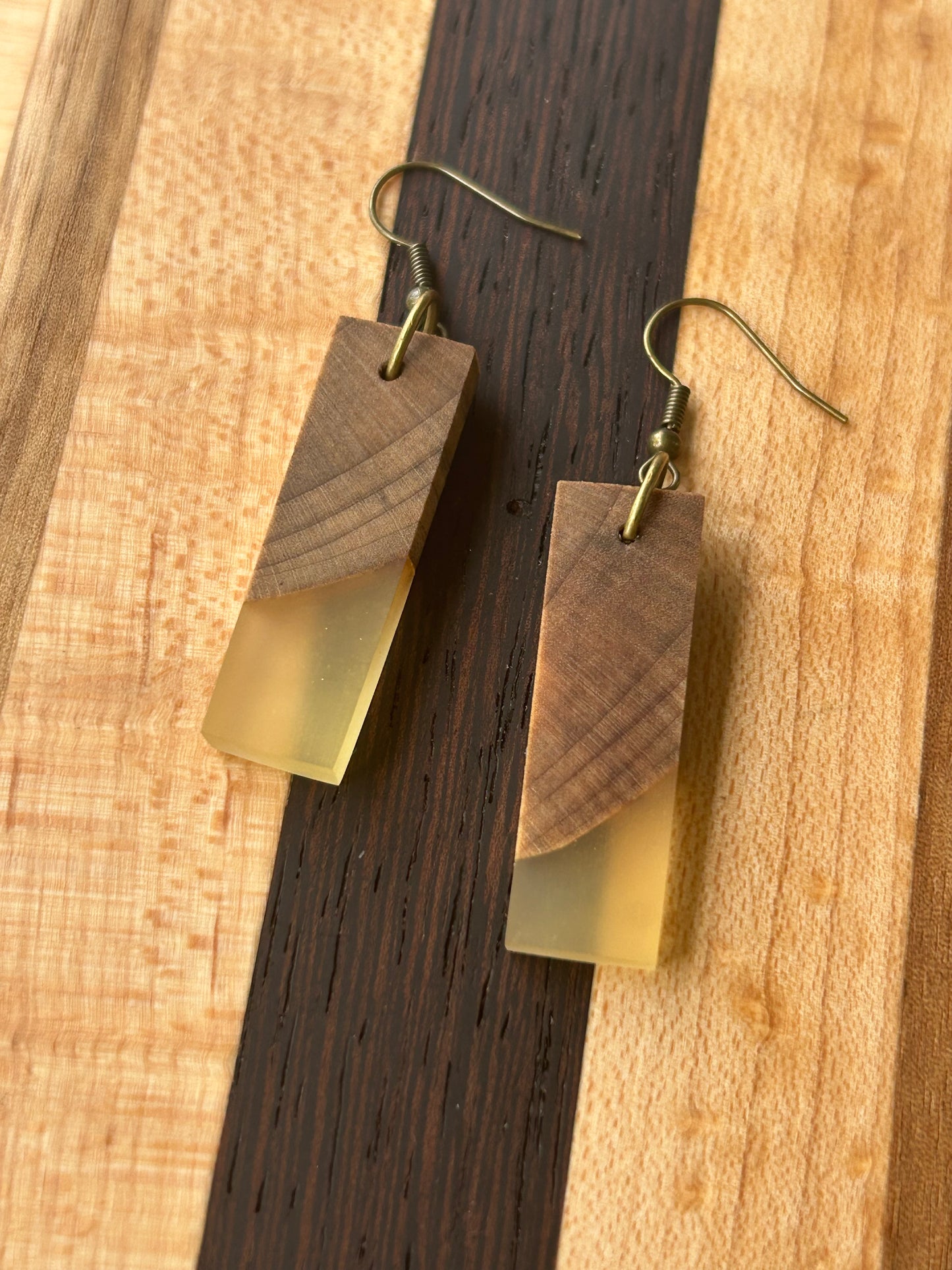 Maple w/ Aureolin Yellow Shorty