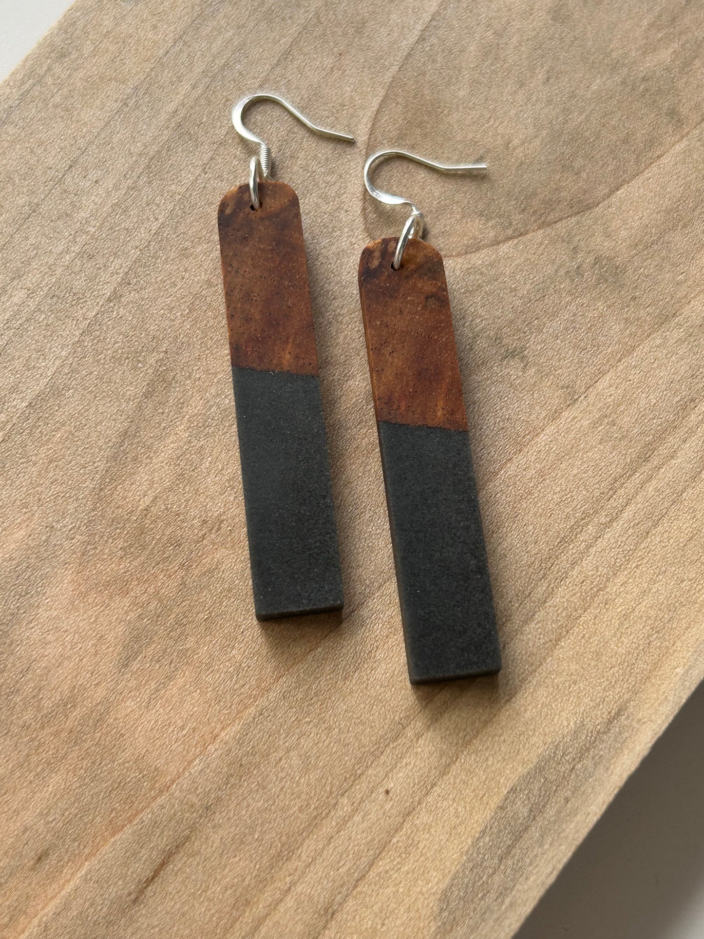 Maple w/ Graphite Black