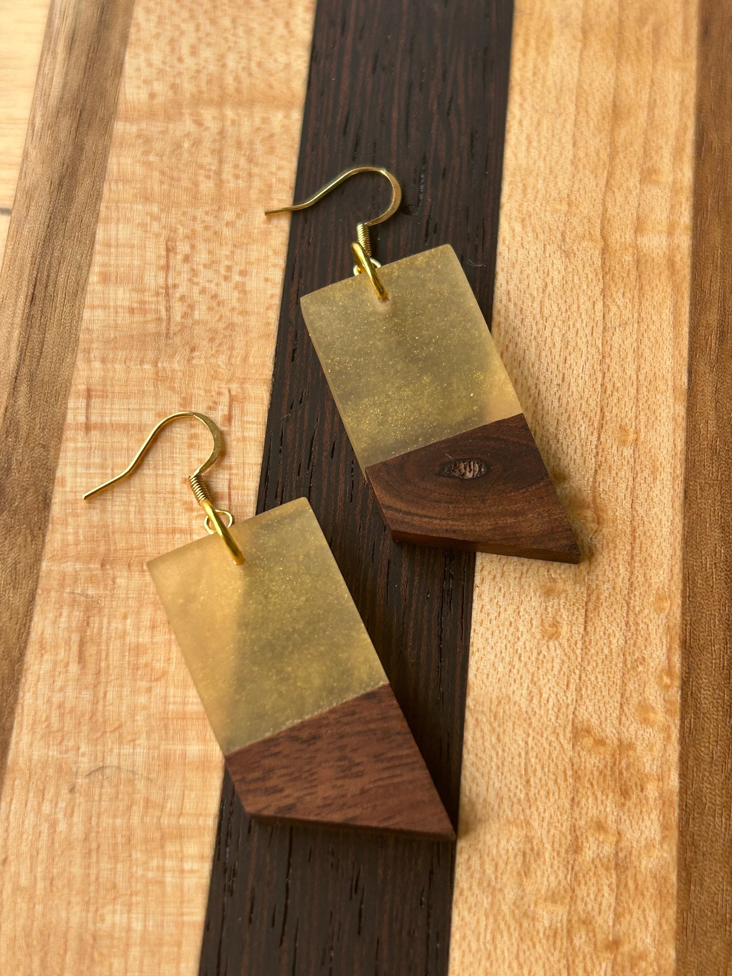 Walnut w/ Aureolin Yellow Shorty