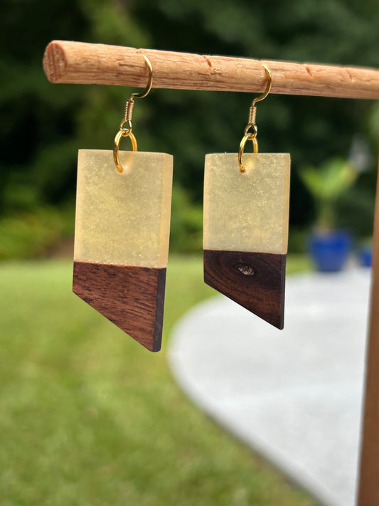 Walnut w/ Aureolin Yellow Shorty
