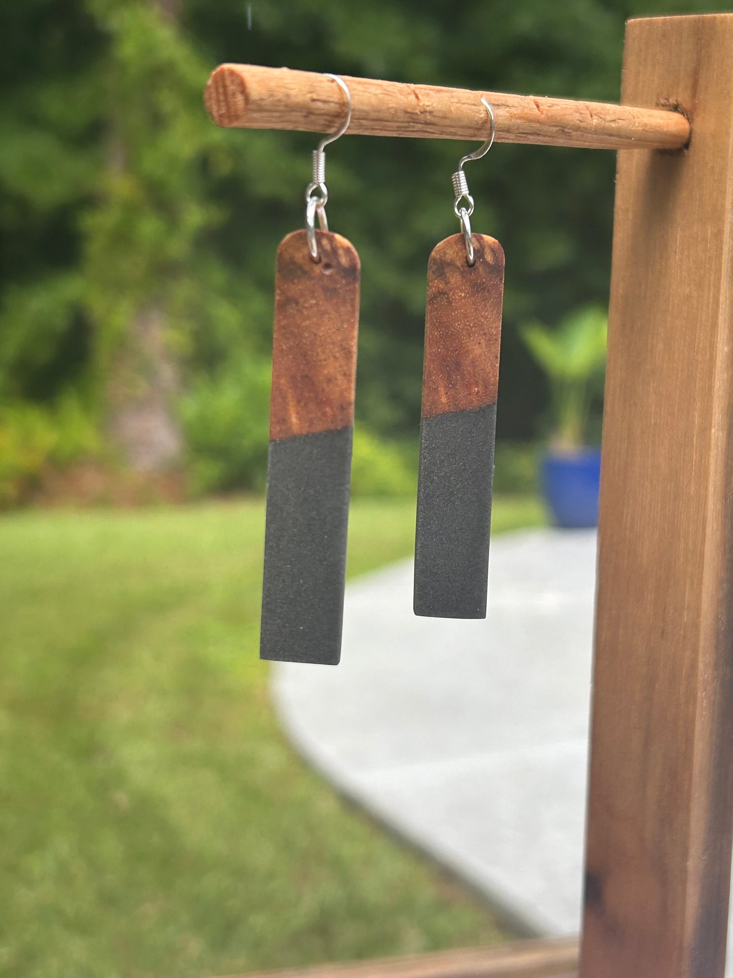 Maple w/ Graphite Black